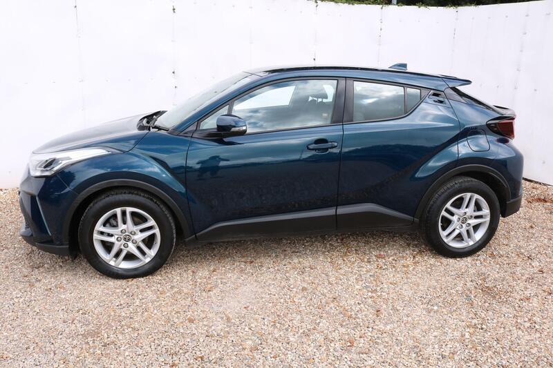 Toyota C-HR view 3