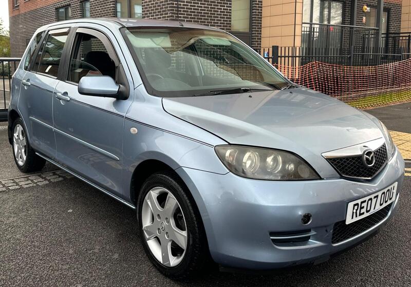 Mazda Mazda2 — photo 1