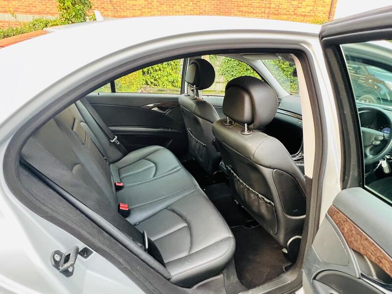 Mercedes-Benz E Class view 28