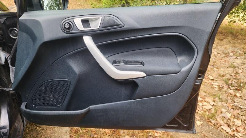 2012 Ford Fiesta — photo 41