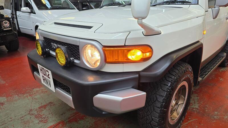 Toyota FJ Cruiser view 4