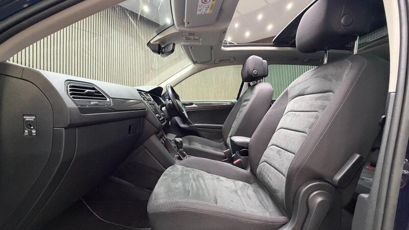 Volkswagen Tiguan view 3