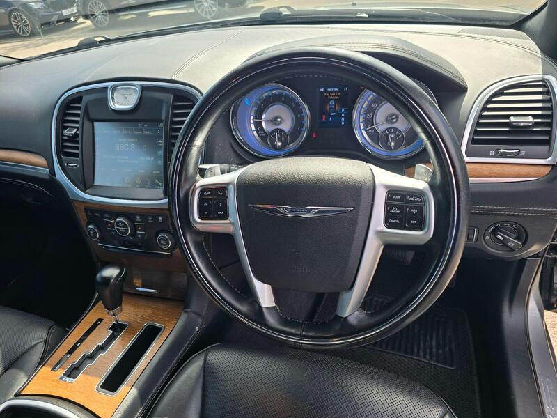 Chrysler 300c view 2