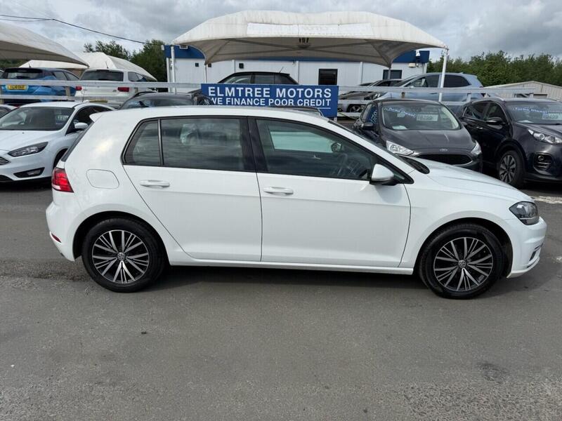Volkswagen Golf view 4