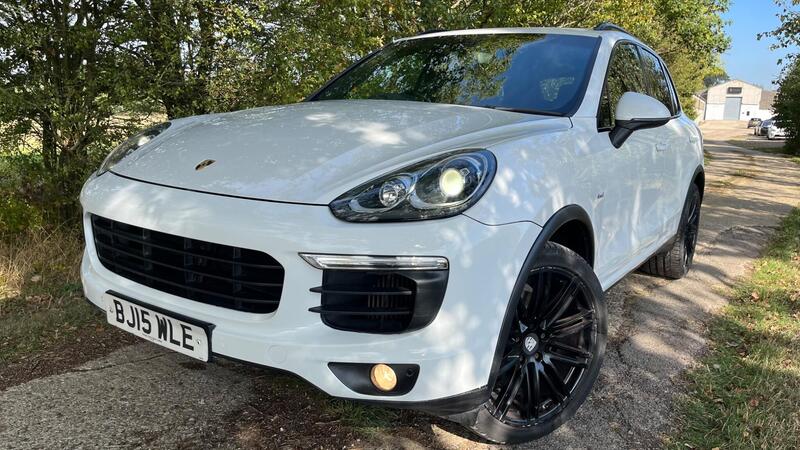 2015 Porsche Cayenne — photo 2