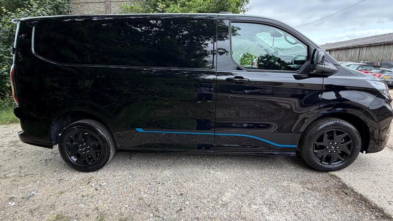 2025 Ford Transit Custom — photo 9