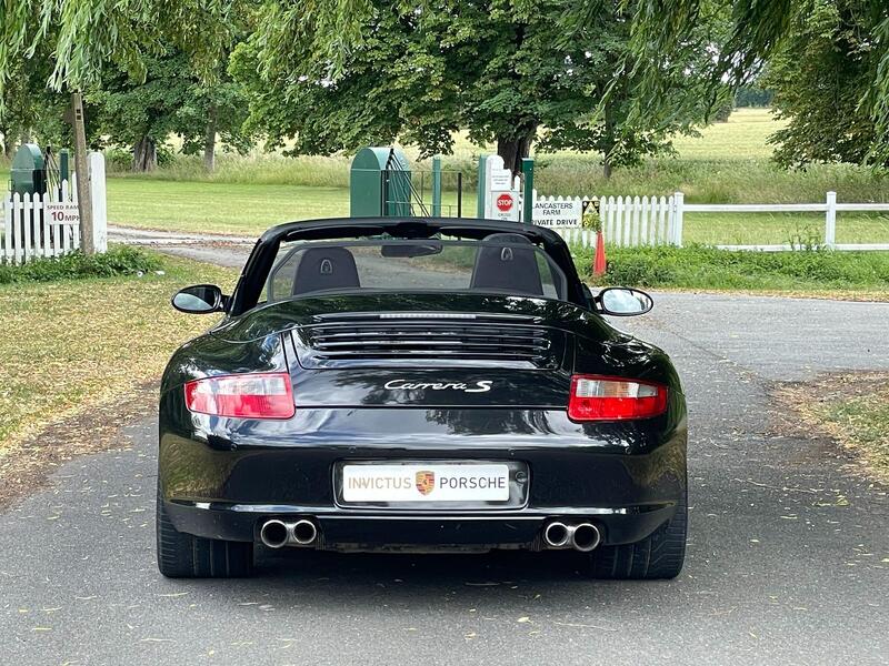 Porsche 911 view 11