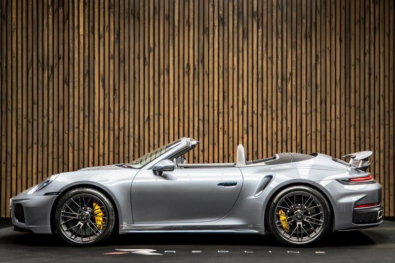 Porsche 911 view 7