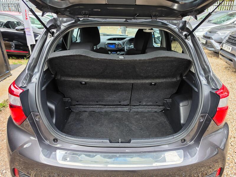 Toyota Yaris 1.5 VVT-h Design E-CVT Euro 6 (s/s) 5dr thumbnail 46