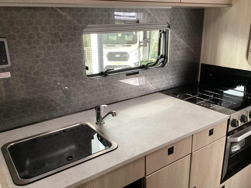 Auto-Trail Expedition C71 — image 34