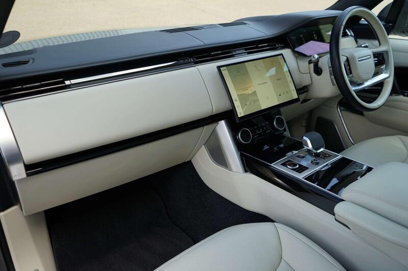Land Rover Range Rover view 2