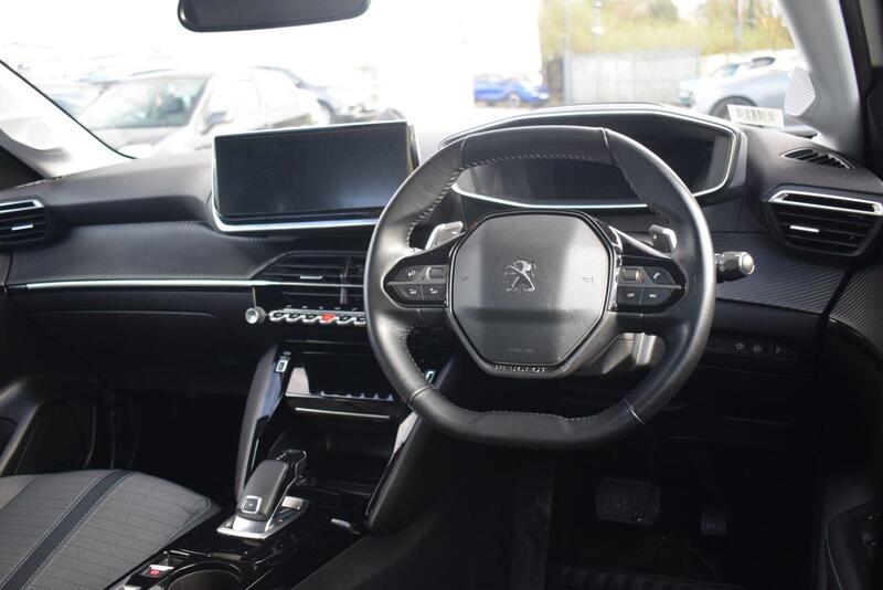 Peugeot 208 view 3