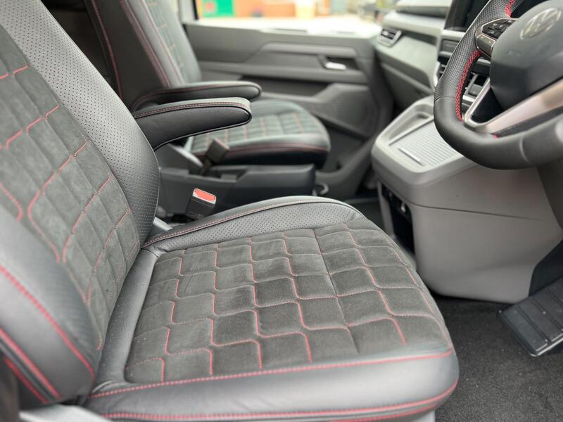 Volkswagen Transporter view 3