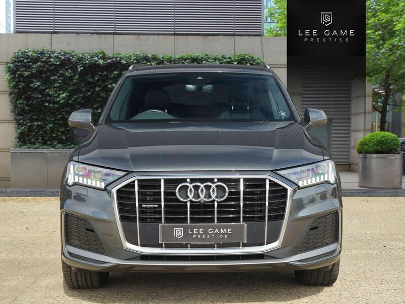 Audi Q7 view 3