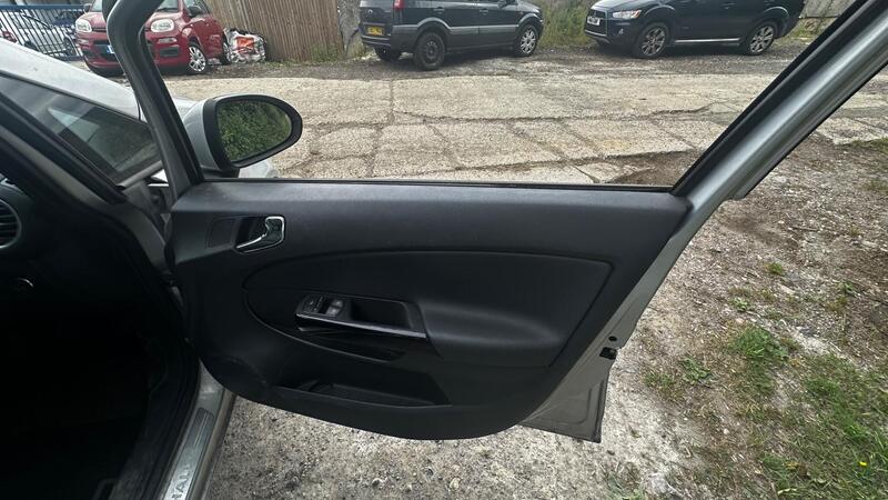 2014 Vauxhall Corsa — photo 8