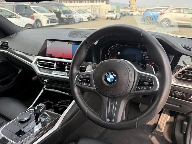 BMW 3 Series view 4