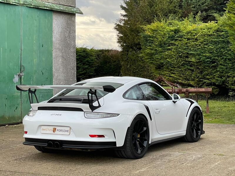 Porsche 911 view 16