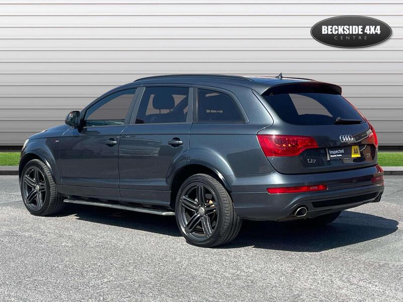 Audi Q7 view 6