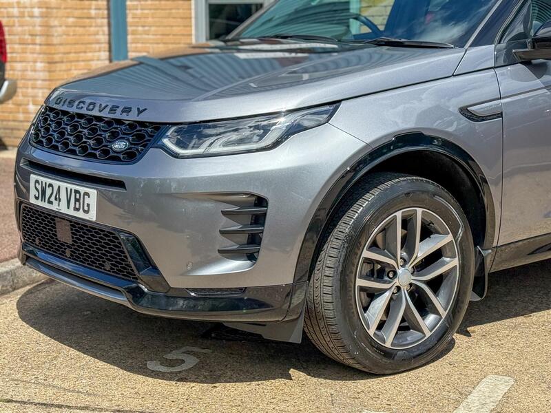 Land Rover Discovery Sport view 5
