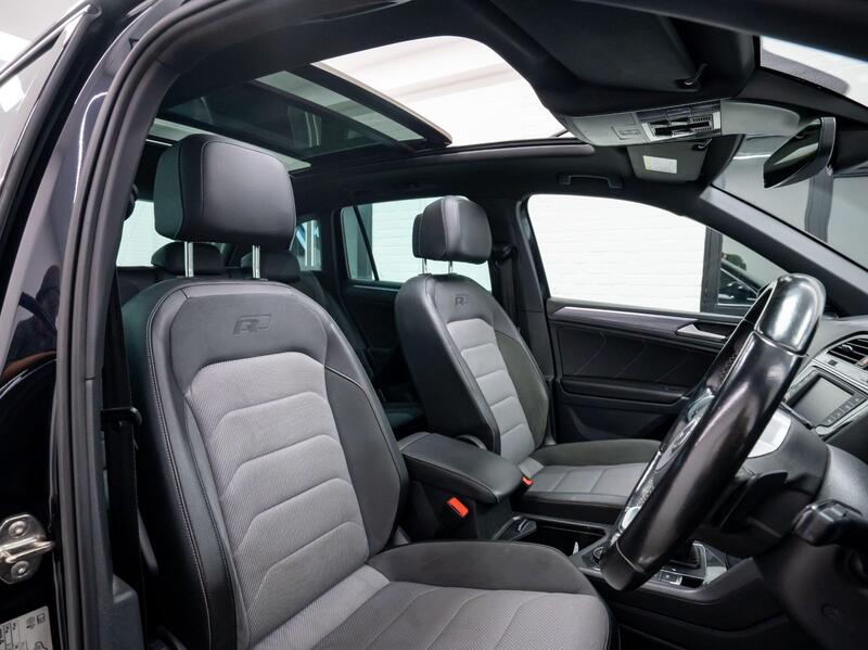 Volkswagen Tiguan view 2