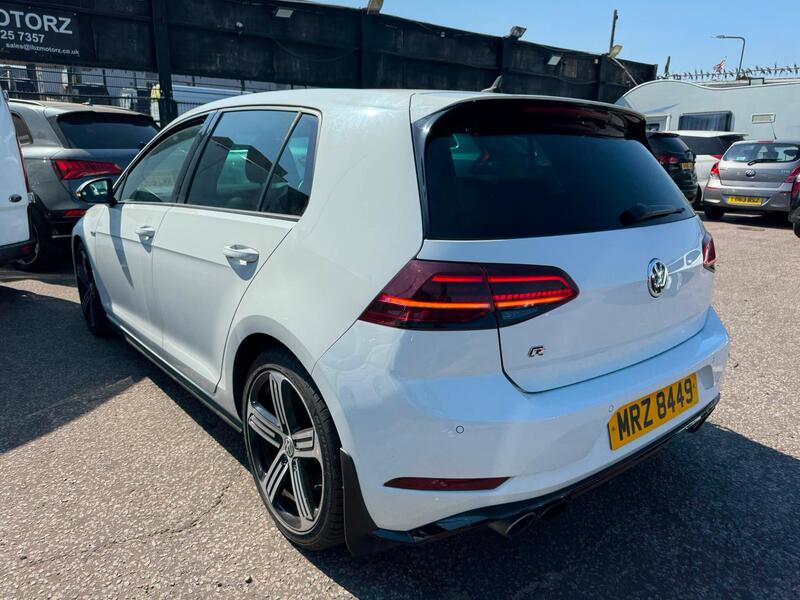 Volkswagen Golf view 4