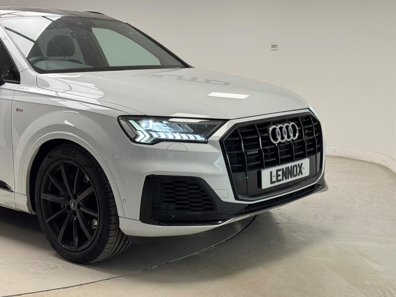 Audi Audi Q7 view 5