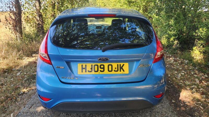 2009 Ford Fiesta — photo 8