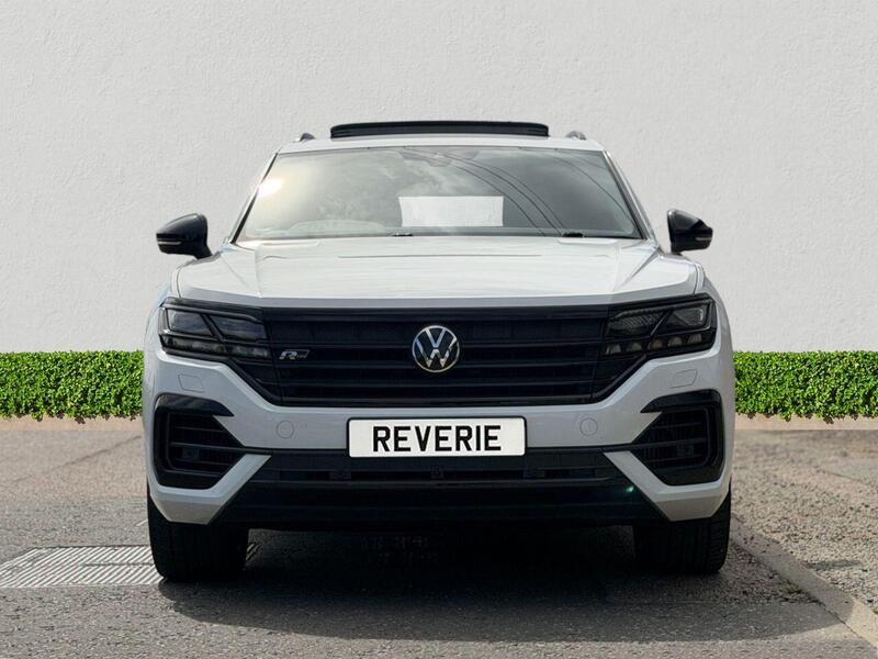Volkswagen Touareg view 2