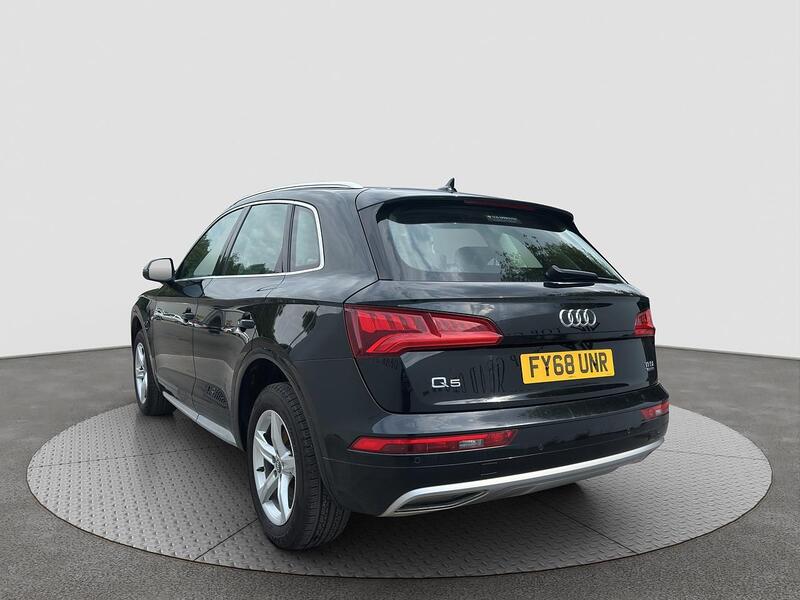 Audi Q5 view 5