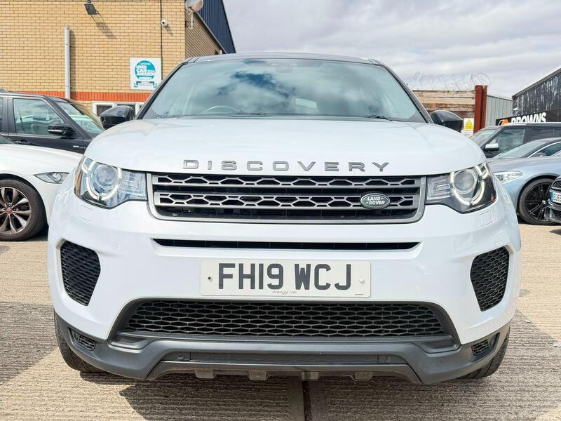 Land Rover Discovery Sport view 2