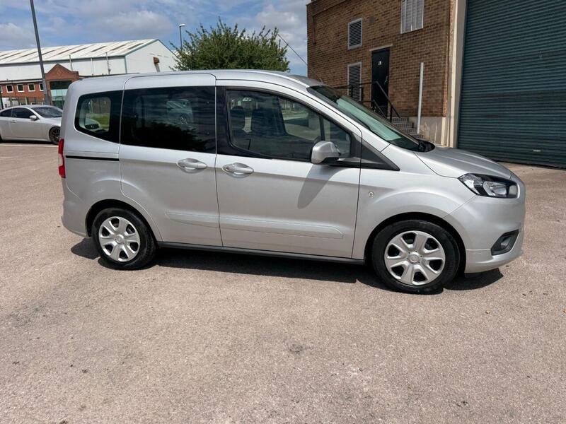 Ford Tourneo Courier view 7