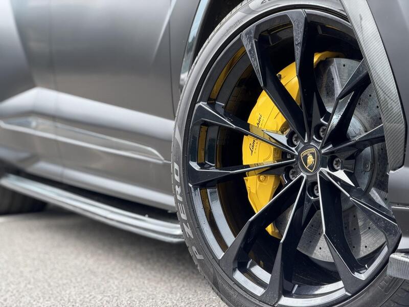 Lamborghini Urus view 4