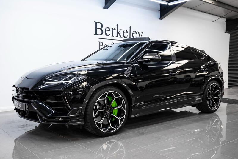 Lamborghini Urus view 7