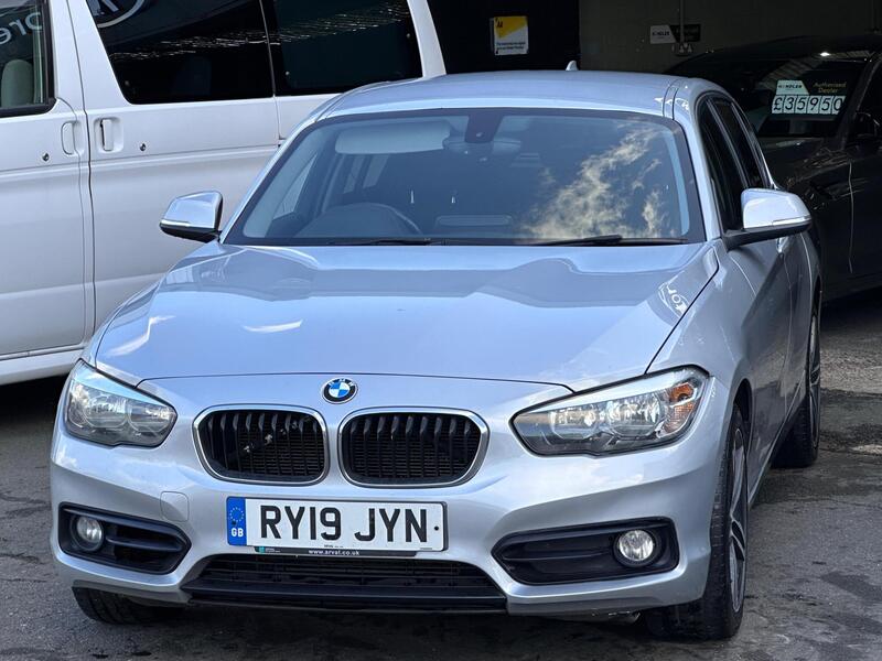 BMW 1 Series view 4