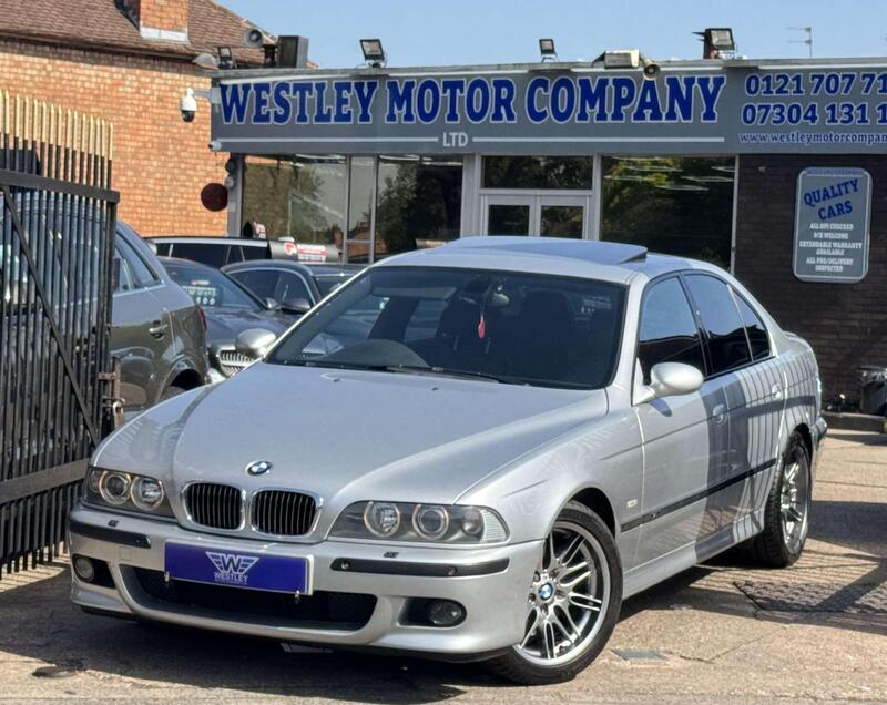 BMW M5 view 3