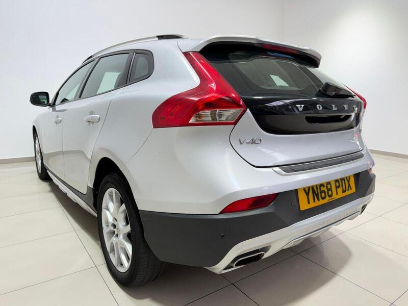 Volvo V40 Cross Country view 6