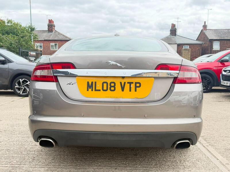 Jaguar XF view 4