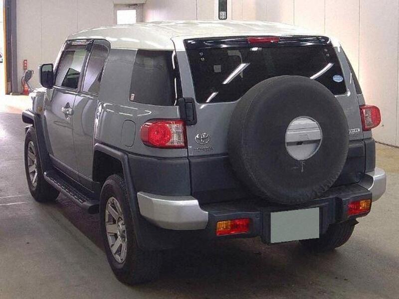 Toyota FJ Cruiser view 5