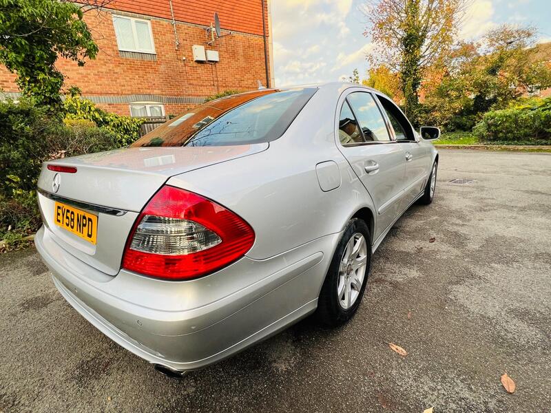 Mercedes-Benz E Class view 19