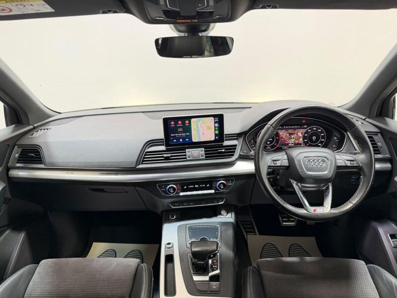 Audi Q5 view 4