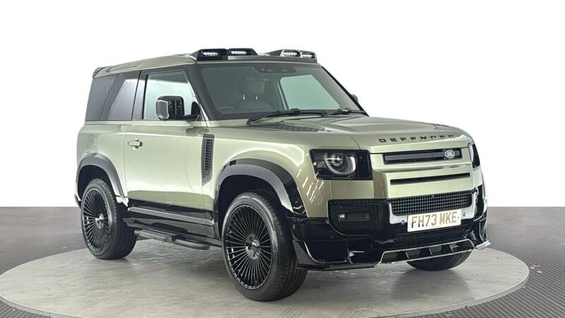 Land Rover Defender 90 view 2