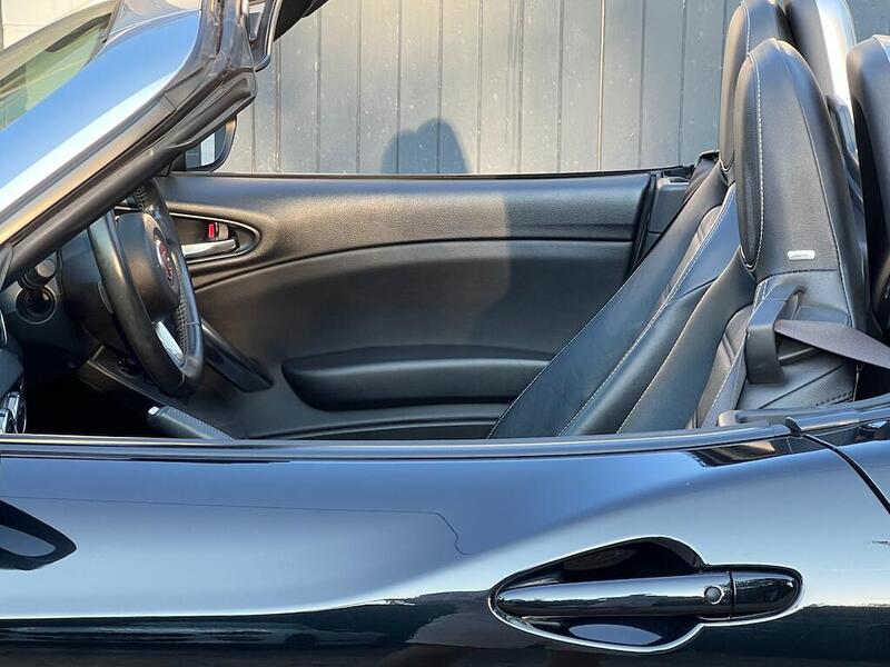 Fiat 124 Spider view 4