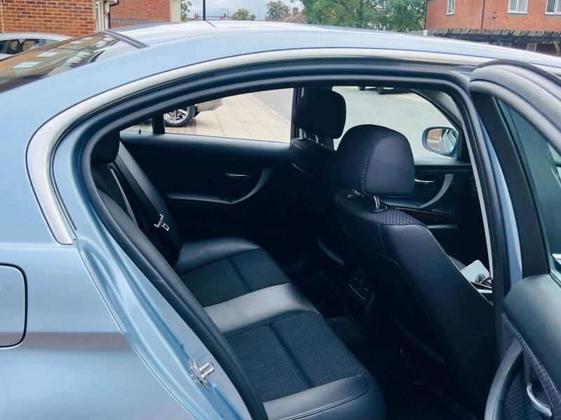 BMW 3 Series view 25