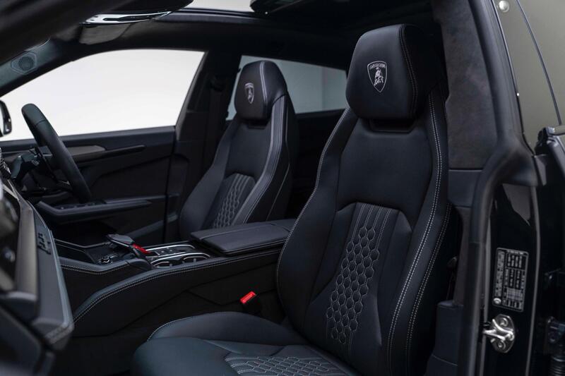 Lamborghini Urus view 3