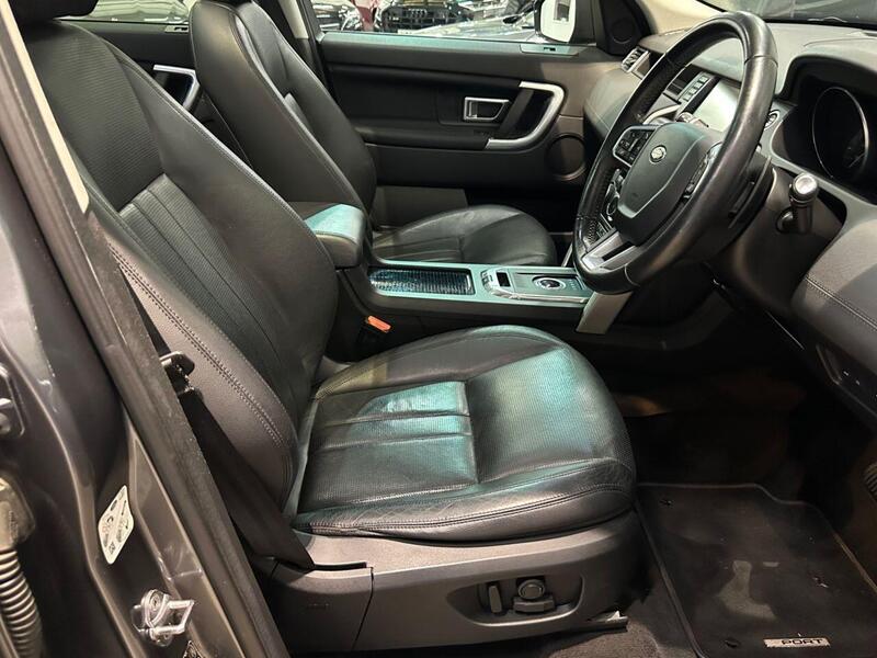 Land Rover Discovery Sport view 4