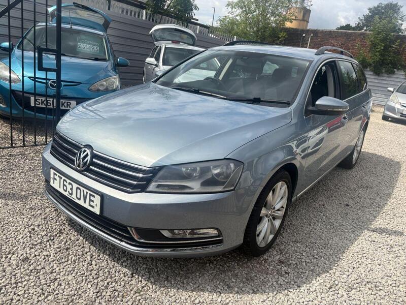 Volkswagen Passat view 3