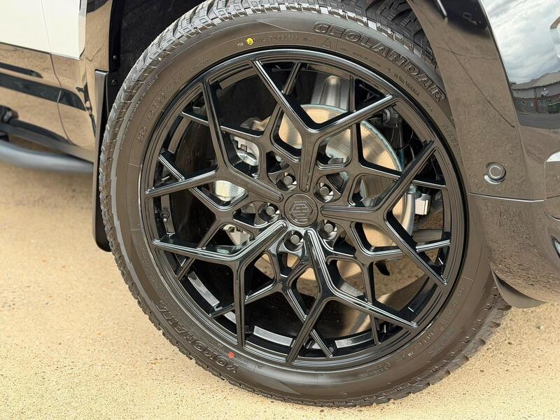 Land Rover Defender view 6