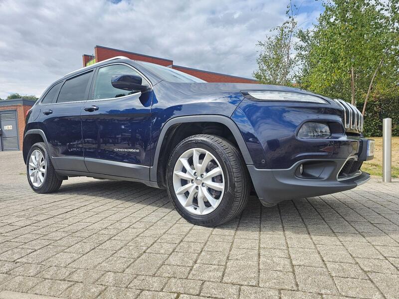Jeep Cherokee view 4