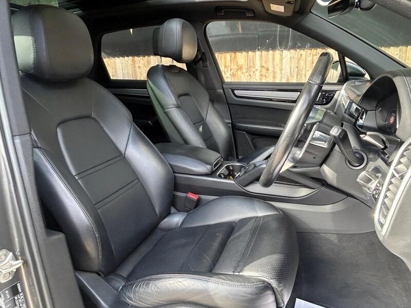 Porsche Cayenne view 3
