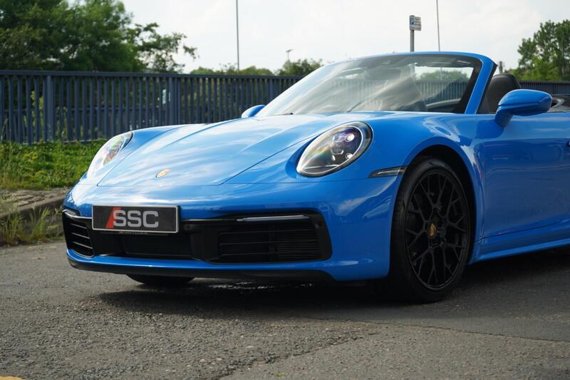 Porsche 911 view 7